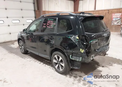 2017 Subaru Forester 2.5I Premium z USA, uszkodzony, nr VIN JF2SJAEC6HH588239